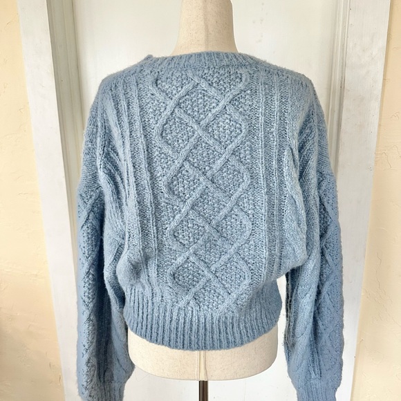 AE 77 American Eagle Powder Blue Cable Knit Wool Sweater Size M - Picture 3 of 9
